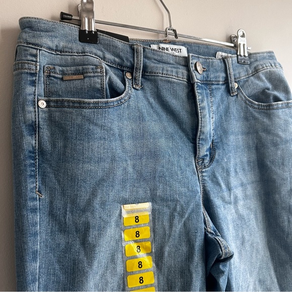 Nine West Chrystie Capri, denim size 8 NWT Medium Wash - Picture 10 of 11